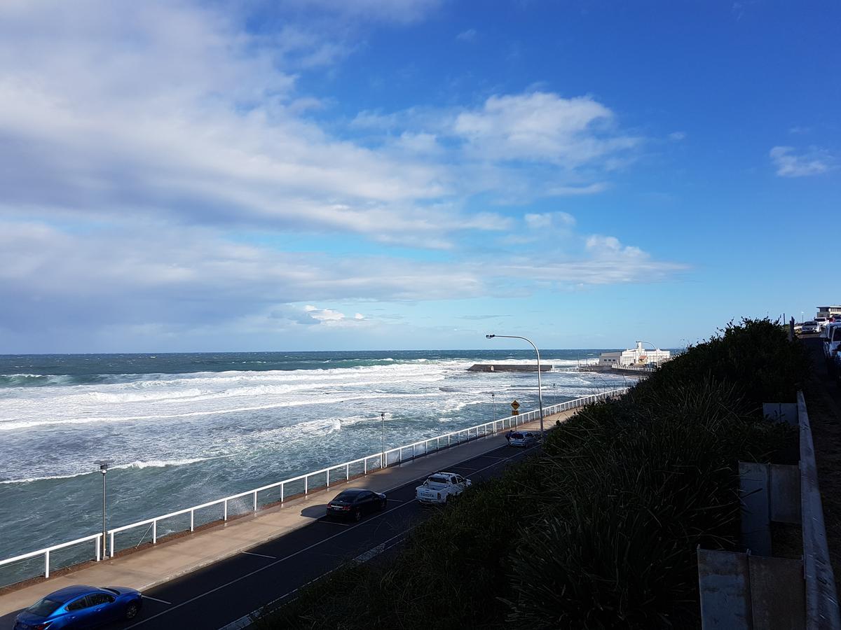 Arena Luxury Beachfront Apartment Newcastle Buitenkant foto