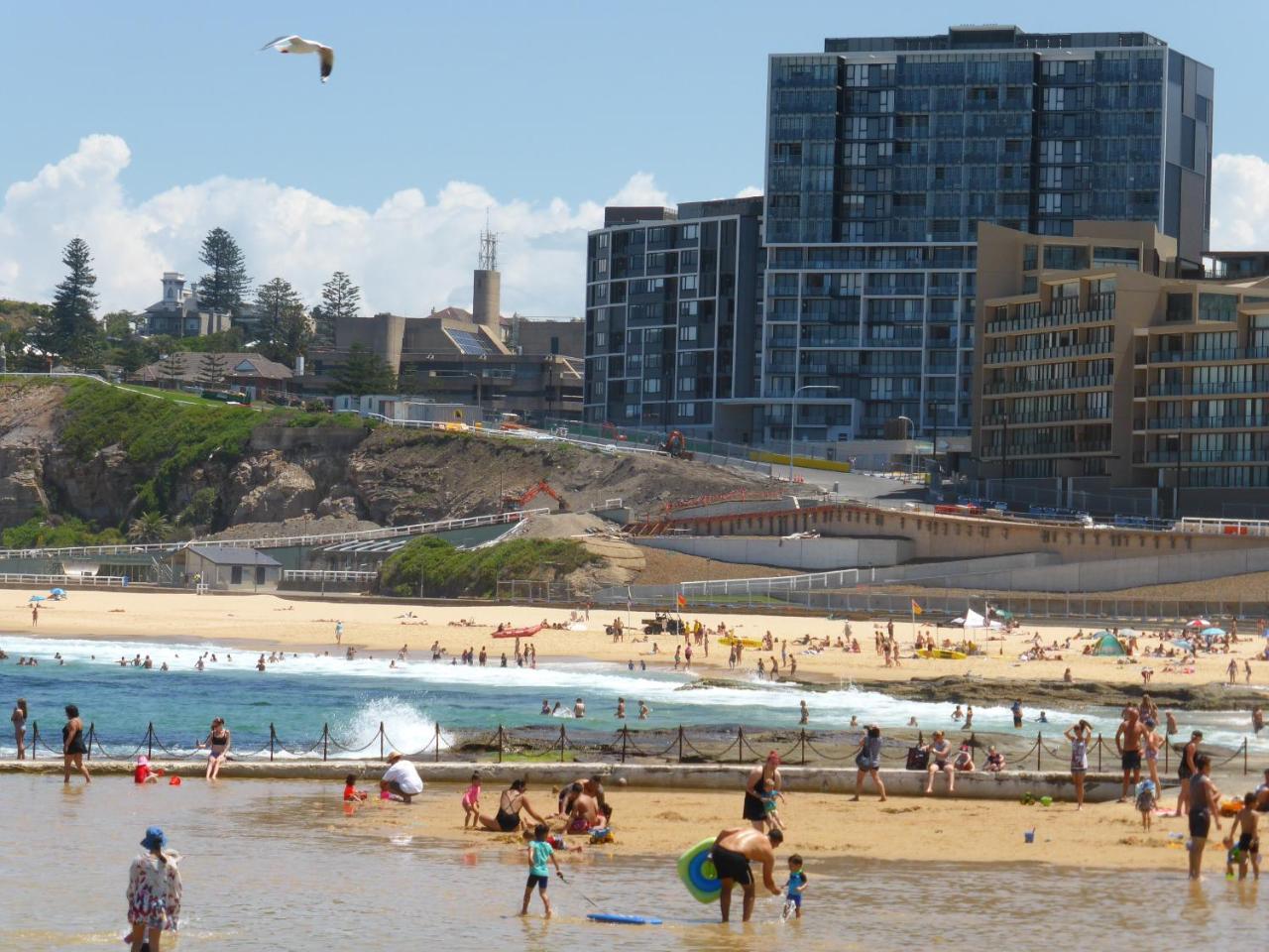 Arena Luxury Beachfront Apartment Newcastle Buitenkant foto