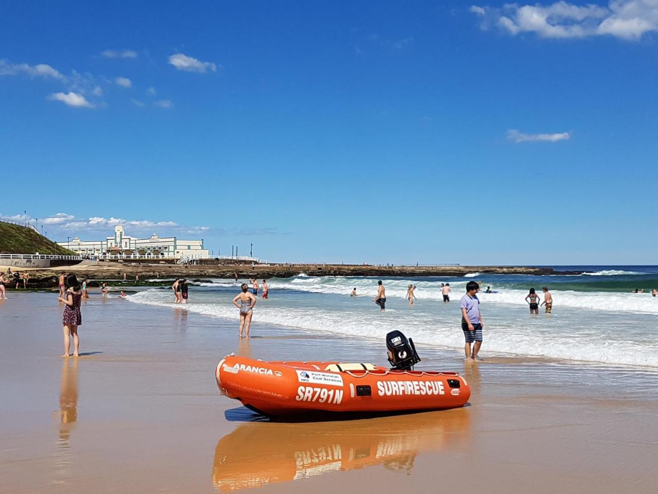Arena Luxury Beachfront Apartment Newcastle Buitenkant foto